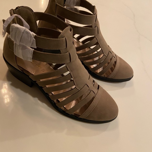 Shoe Dazzle Shoes - Shoe dazzle Kayna size 7.5 women’s shoes